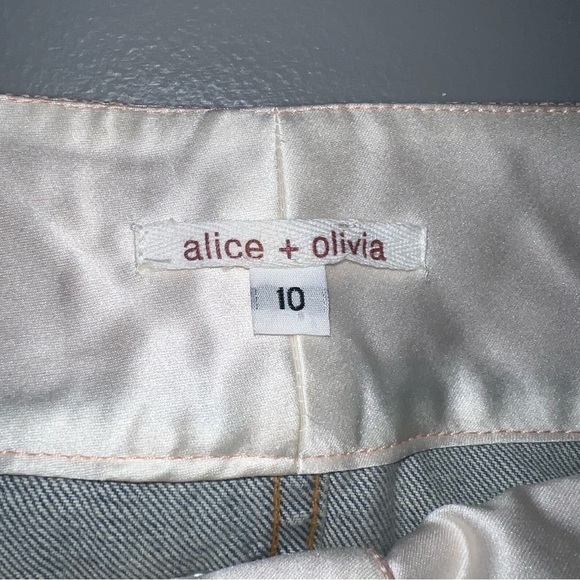 Alice + Olivia Mid-Rise Light Wash Wide Leg Jeans Size 10 Designer Retro Revolve - Picture 2 of 14